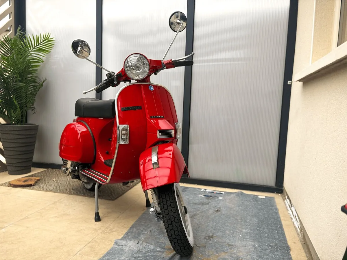 Vespa PX125E - Image 1