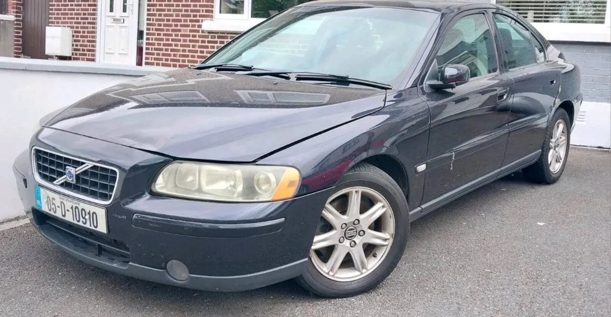 Volvo S60, selling whole, for parts or repair - Image 2