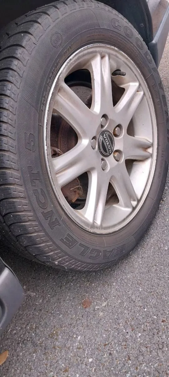 Volvo S60, selling whole, for parts or repair - Image 3
