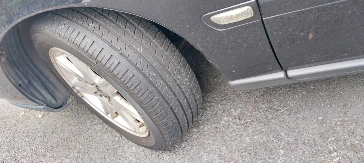 Volvo S60, selling whole, for parts or repair - Image 4