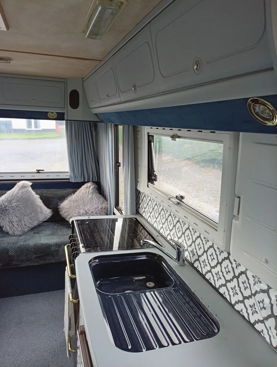 Camper van - Image 4