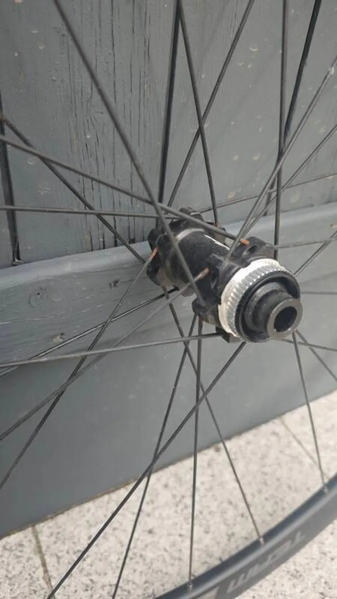 Shimano WH-RX010 - front wheel - Image 4