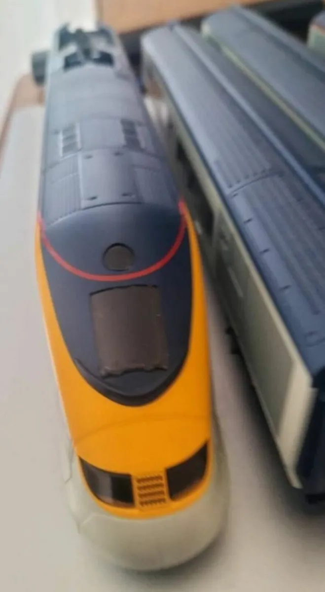 HORNBY TRAIN 00 GAUGE EUROSTR CLASS 2030 - Image 1