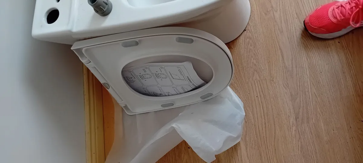 toilet - Image 3