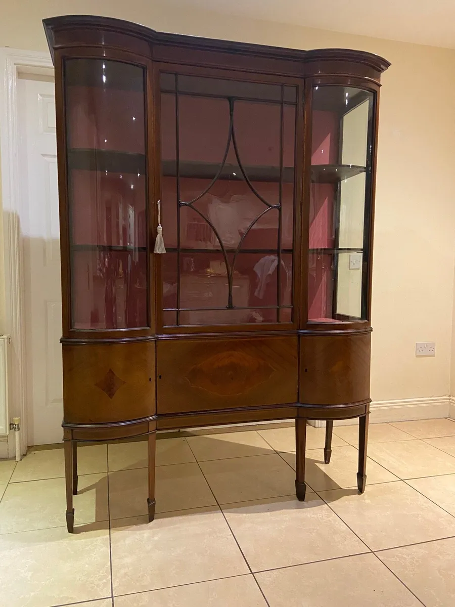 Edwardian kidney shaped display cabinet - Image 2