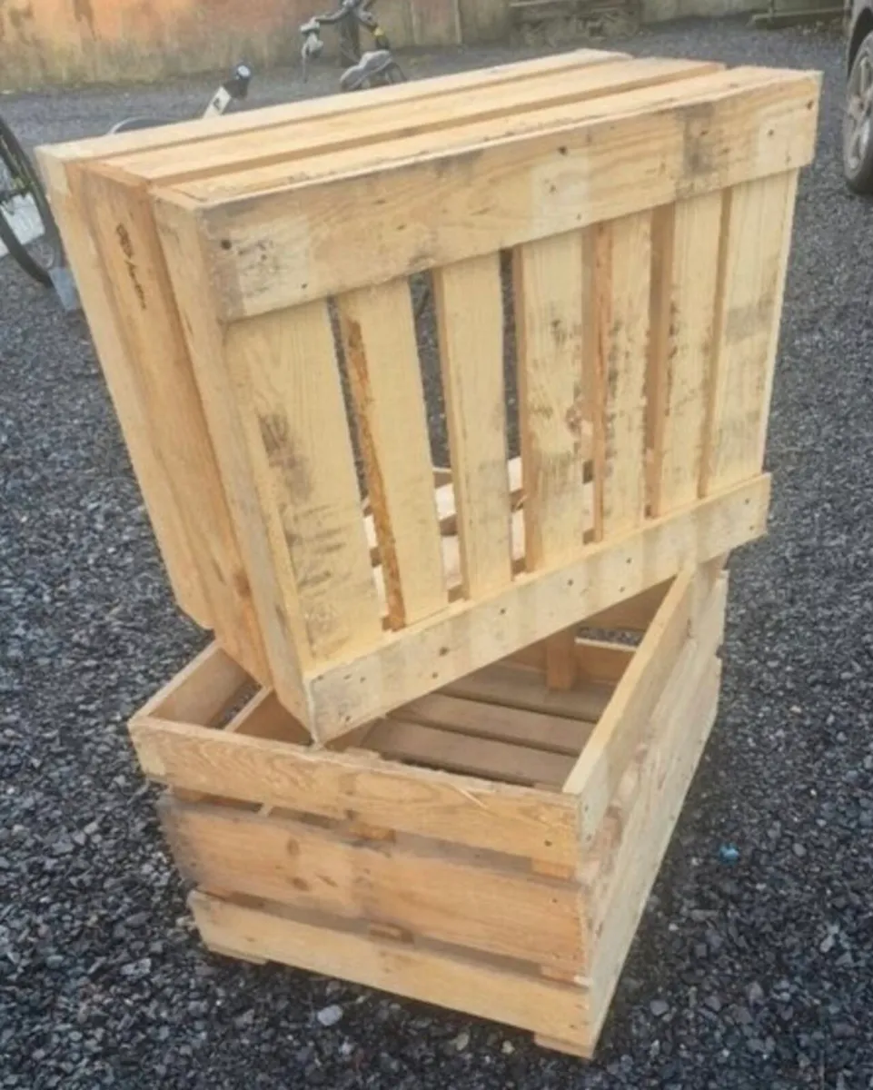 Wooden crates - Image 1
