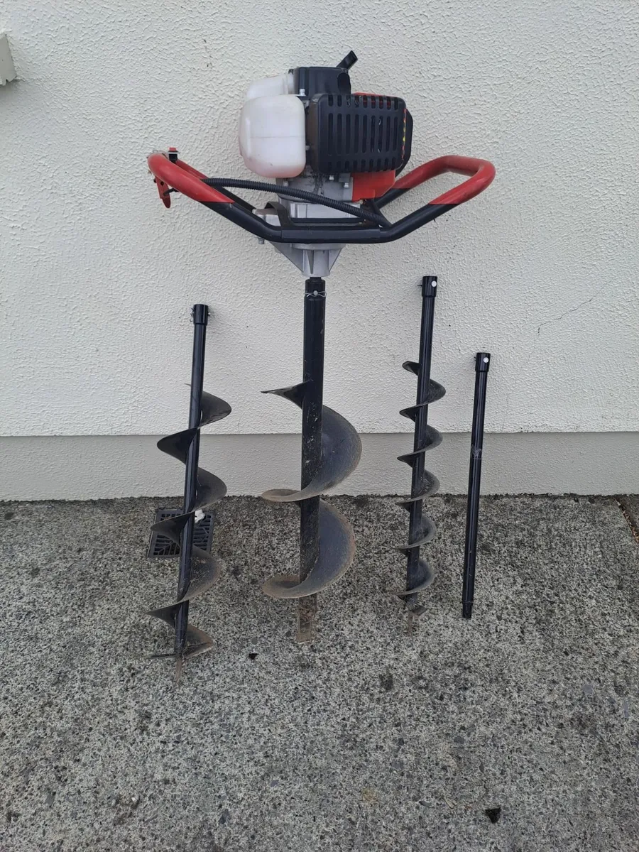 Petrol auger
