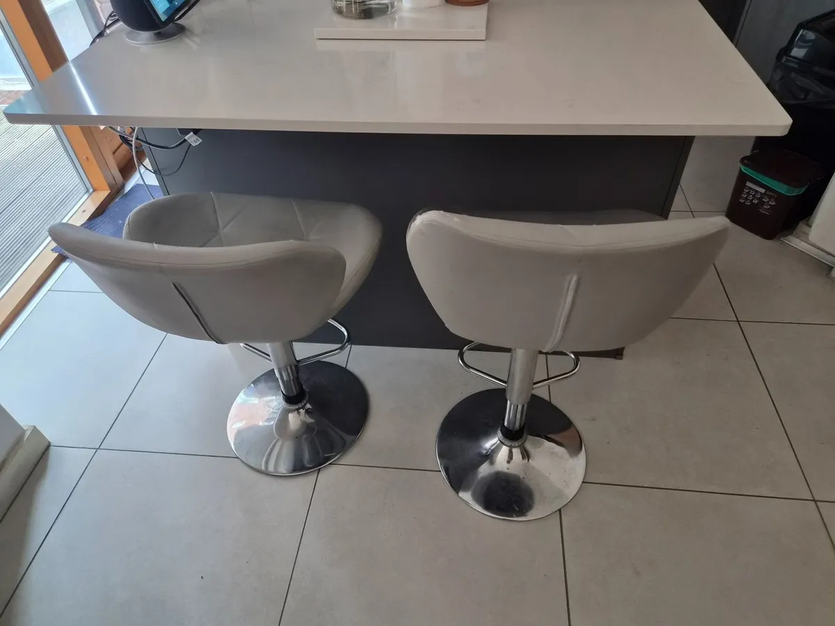 Bar stools - Image 2