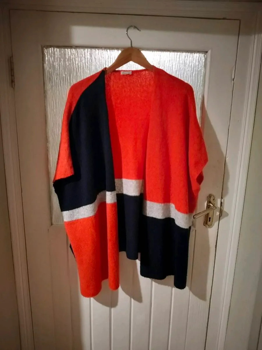 Gerry Weber color-blocked poncho or knit wrap, red - Image 1