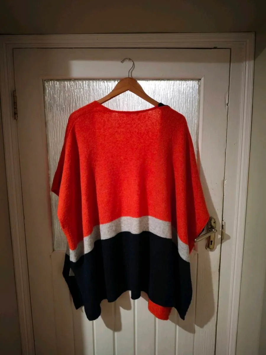 Gerry Weber color-blocked poncho or knit wrap, red - Image 2