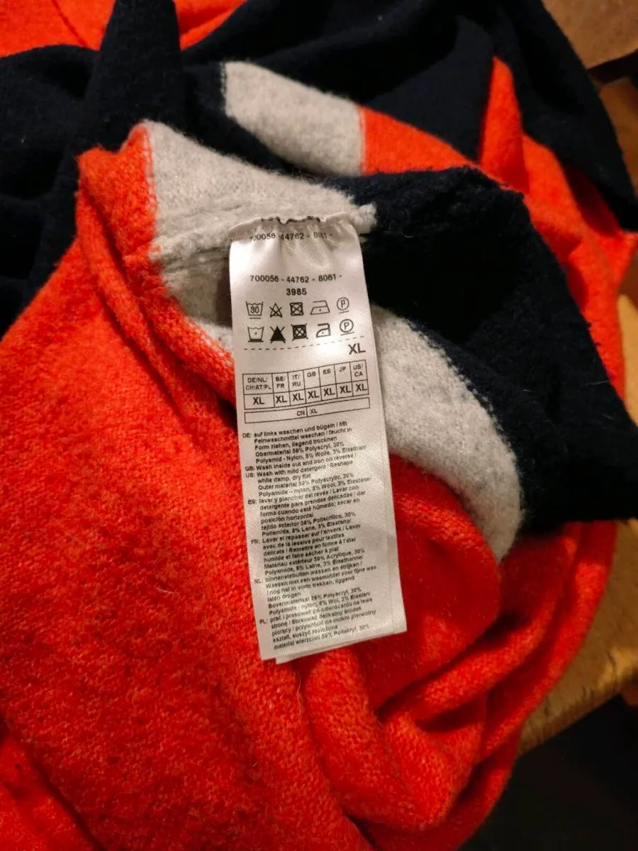 Gerry Weber color-blocked poncho or knit wrap, red - Image 4