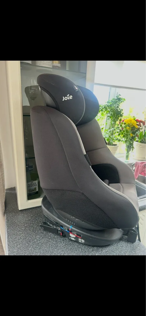Child’s car seat - Image 1