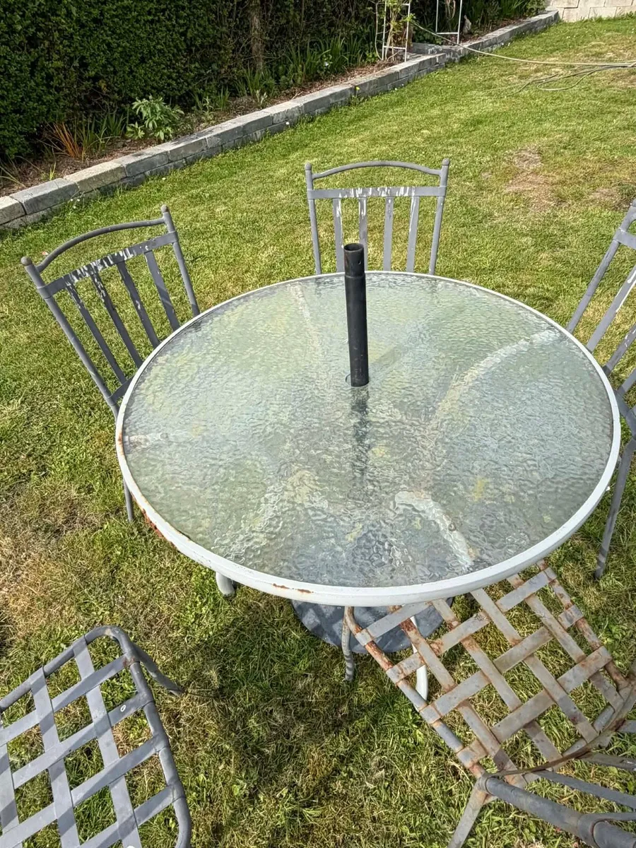 Garden table and chair - Image 2