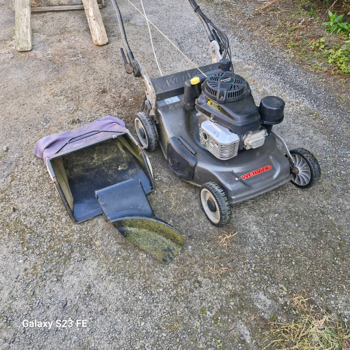 Lawn mower - Image 1