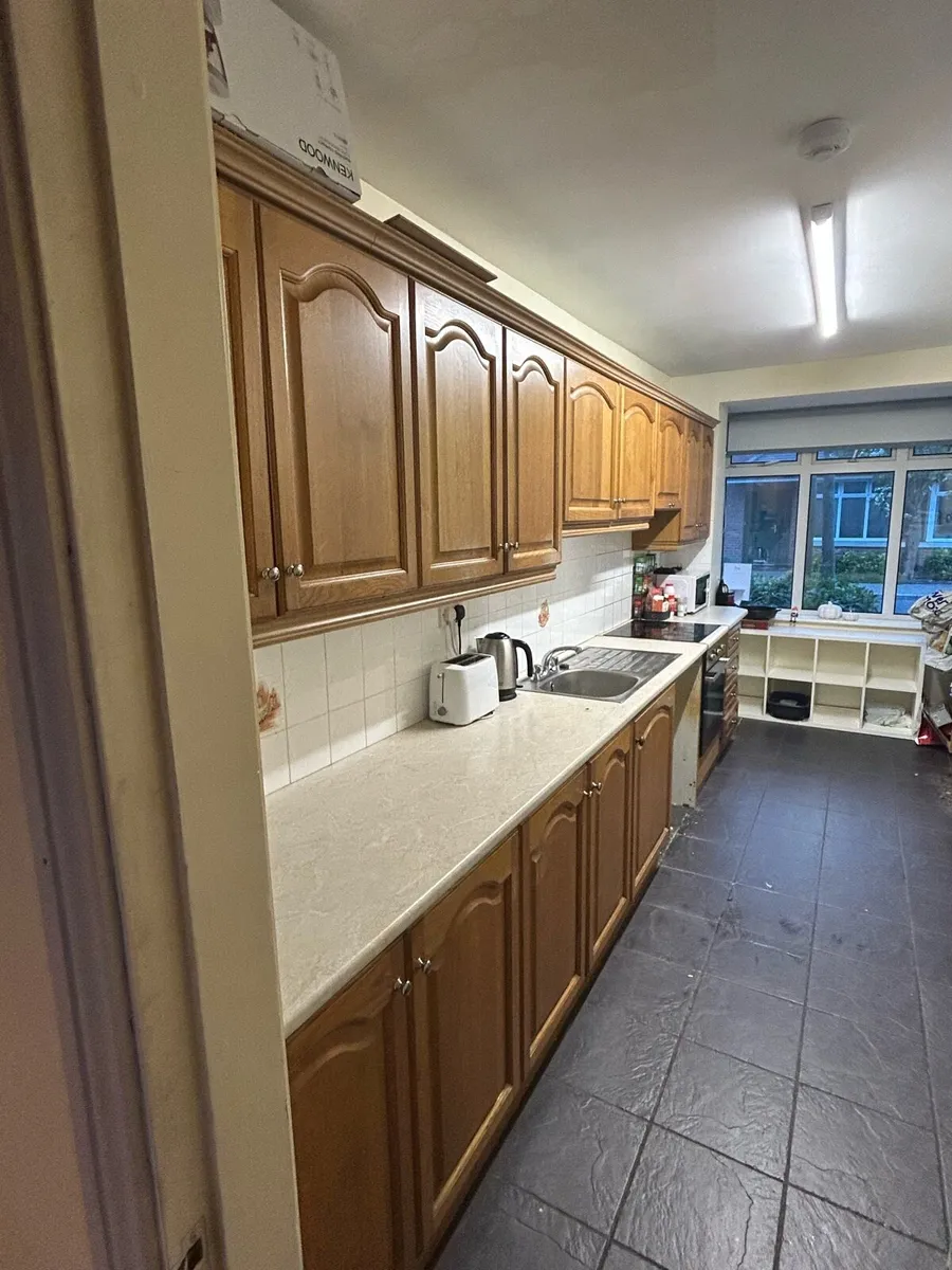 Kitchen and appliances - Image 1