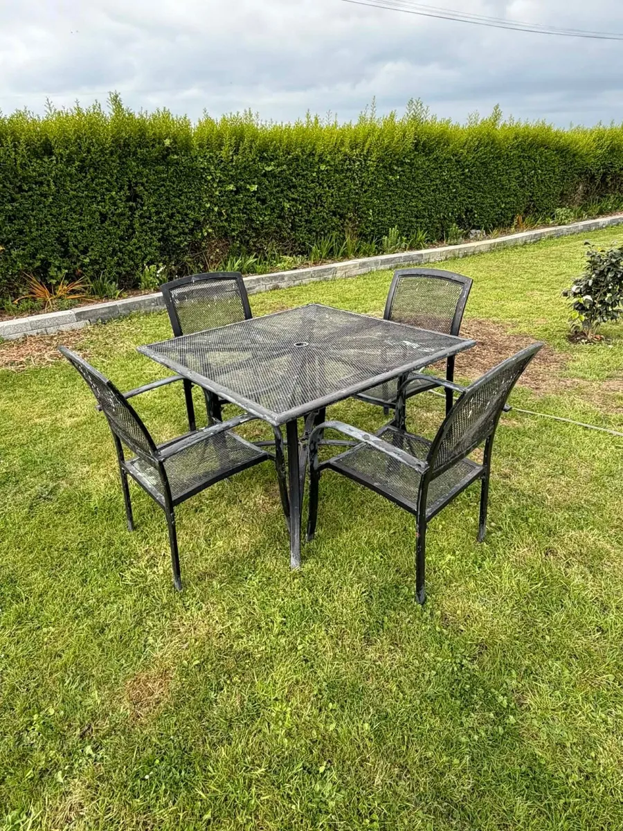 Garden table + 4 chairs - Image 1