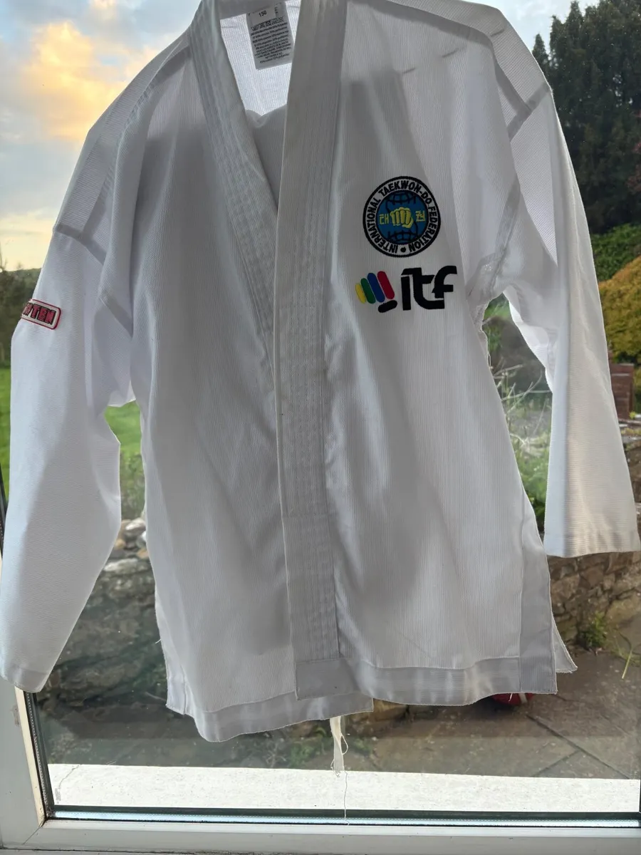 Taekwondo suit kids - Image 1