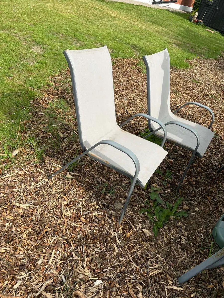 Garden table + 6 chairs + parasol with stand - Image 2