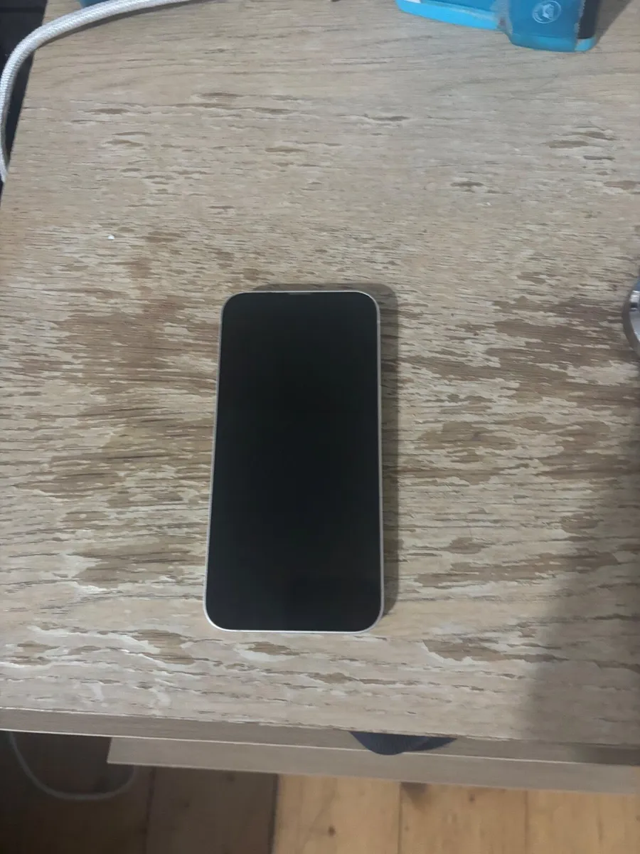 iPhone 14 - Image 2
