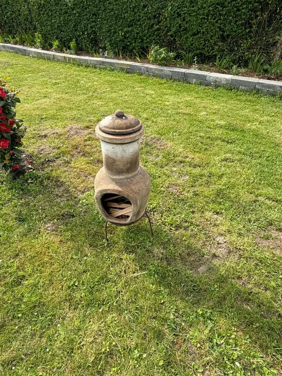 Clay fire chimney garden & patio. - Image 1