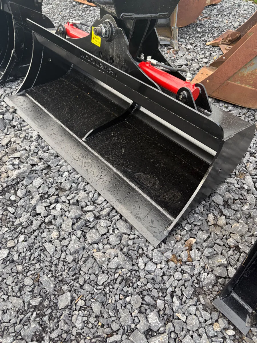 Unused McCleary 65mm pin 6ft tilt bucket - Image 1
