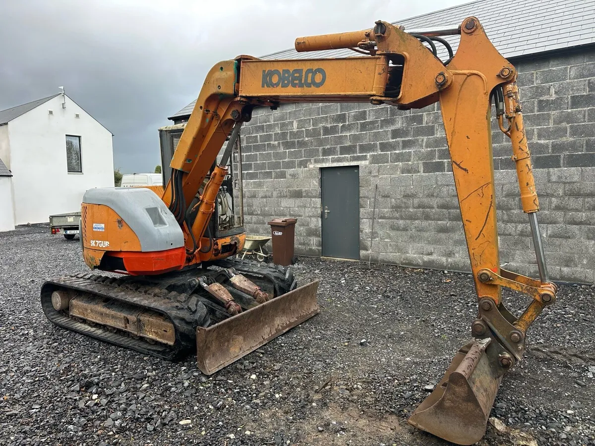 8 ton Digger - Image 2