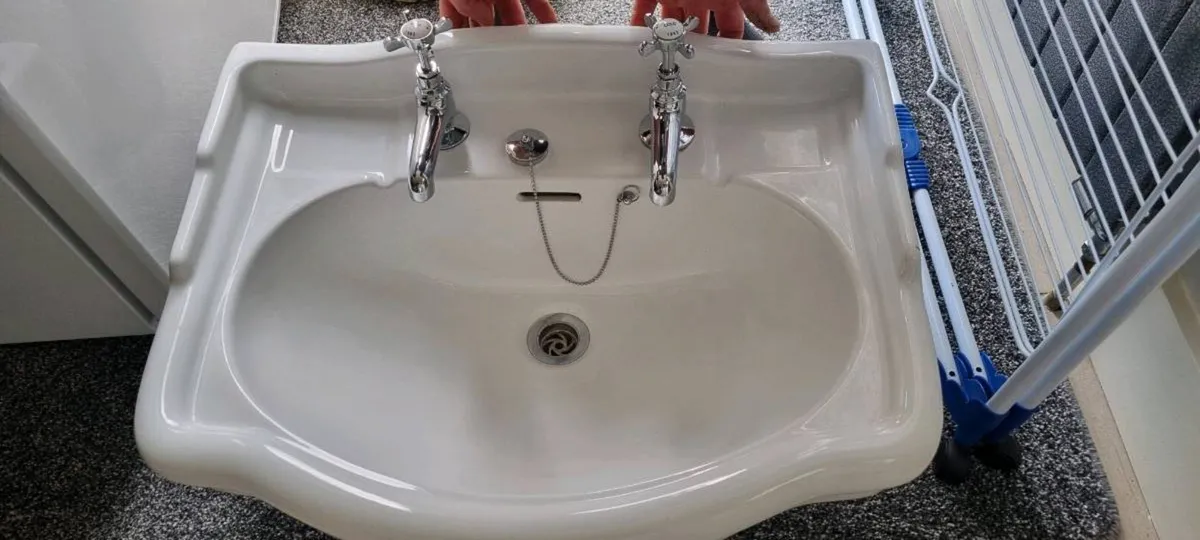 Victorian Style Wash Hand Basin - Image 1
