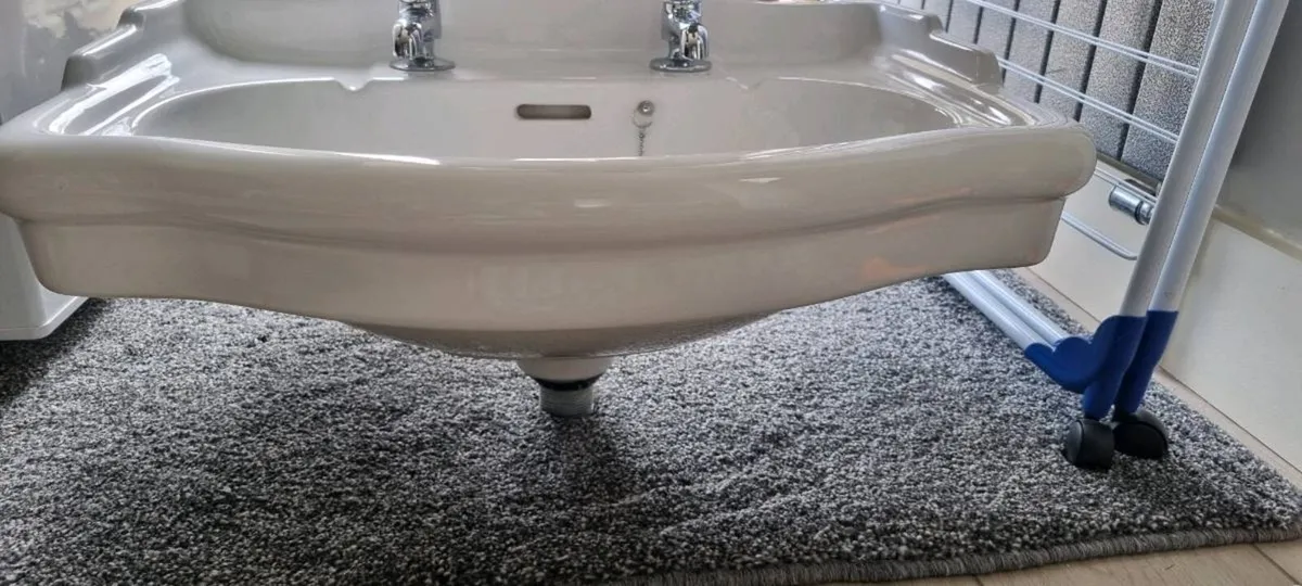 Victorian Style Wash Hand Basin - Image 2