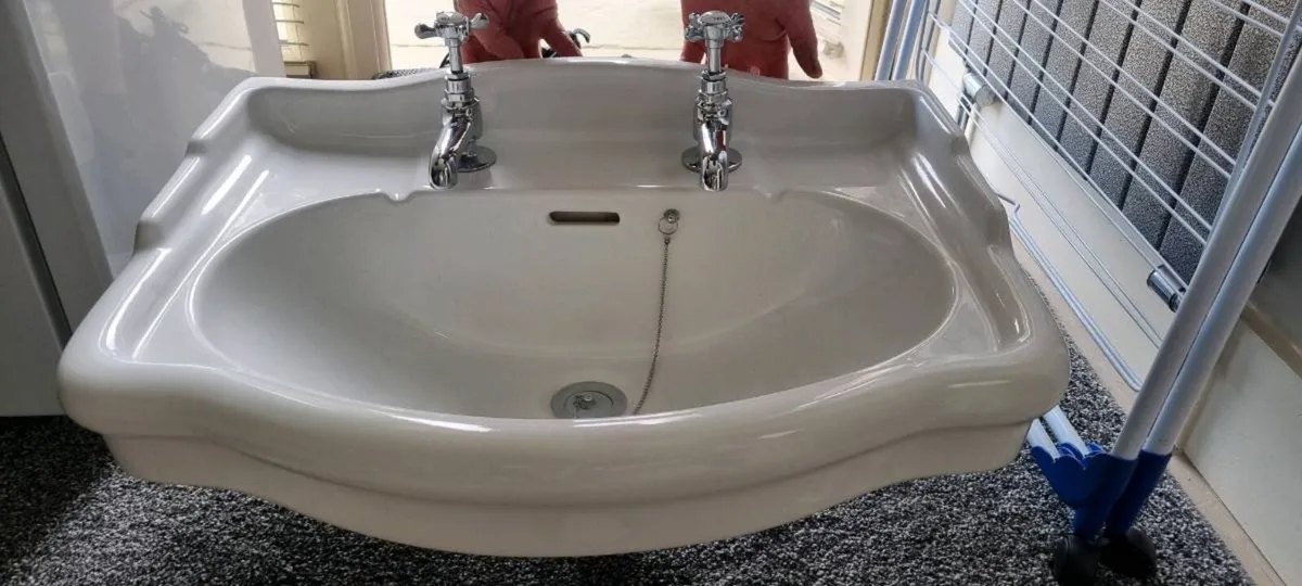 Victorian Style Wash Hand Basin - Image 3