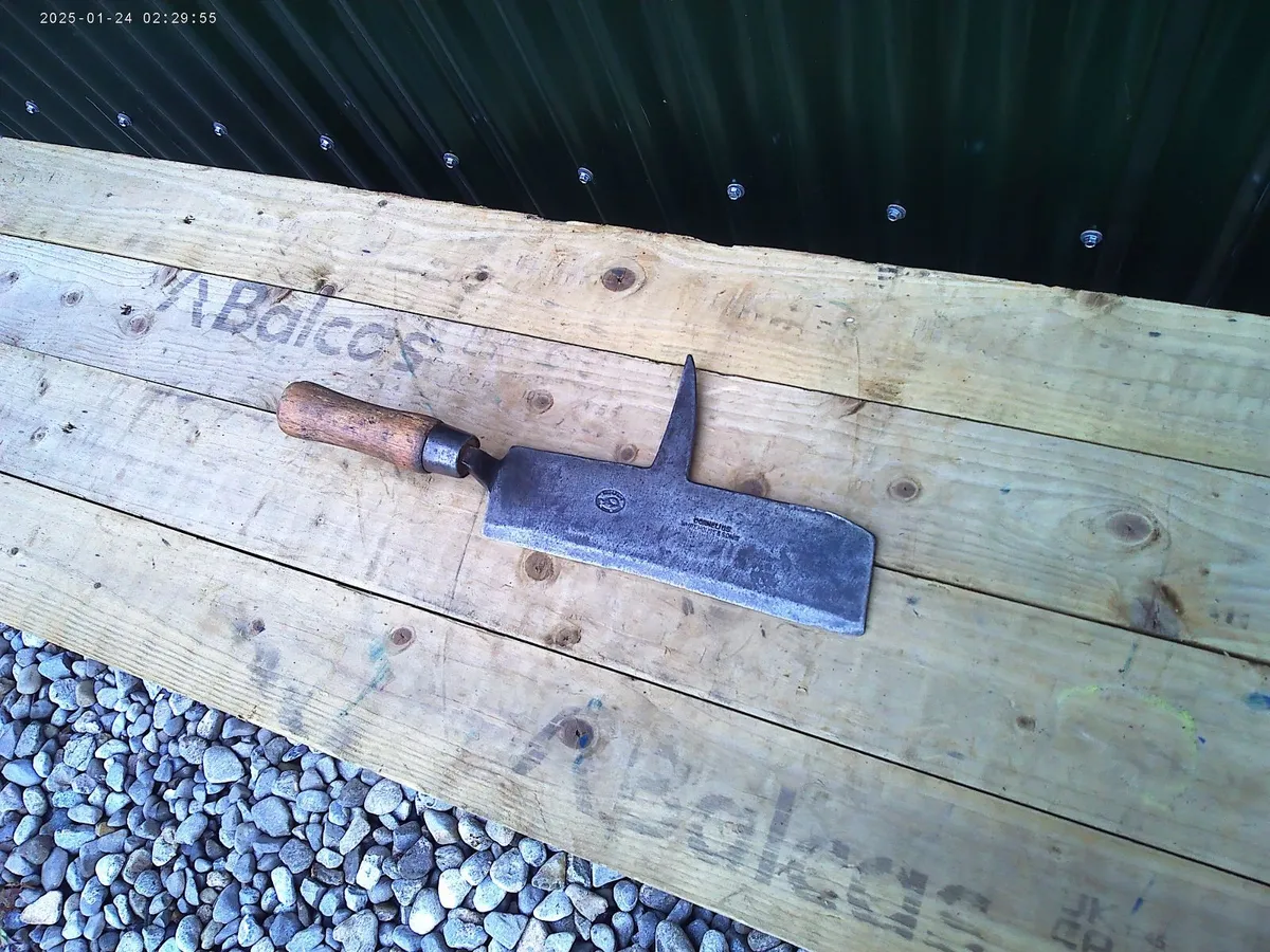 Axe - Image 2