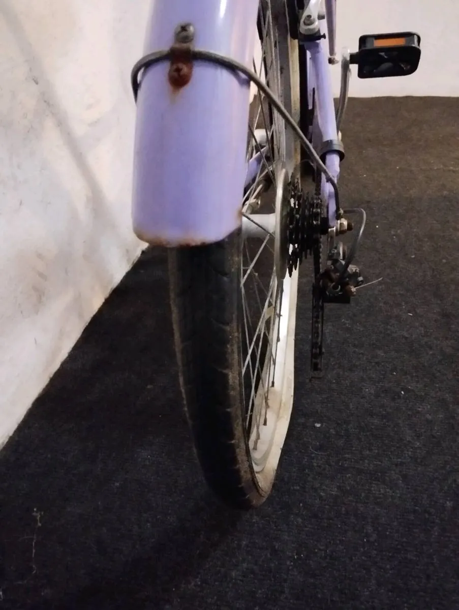 Girls 24inch bike - Image 3