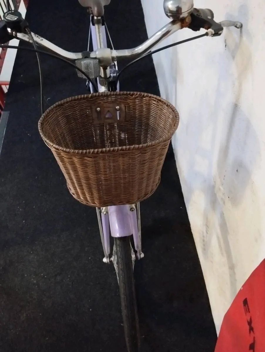 Girls 24inch bike - Image 4