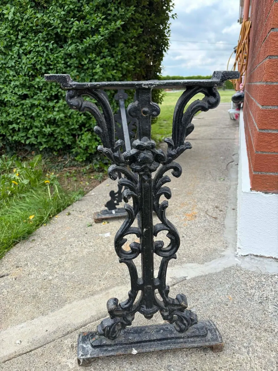 Cast iron garden table base - Image 4