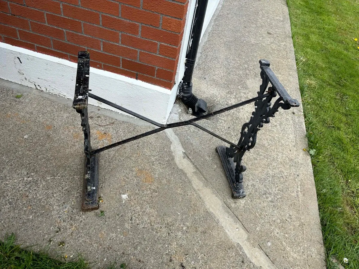 Cast iron garden table base - Image 1