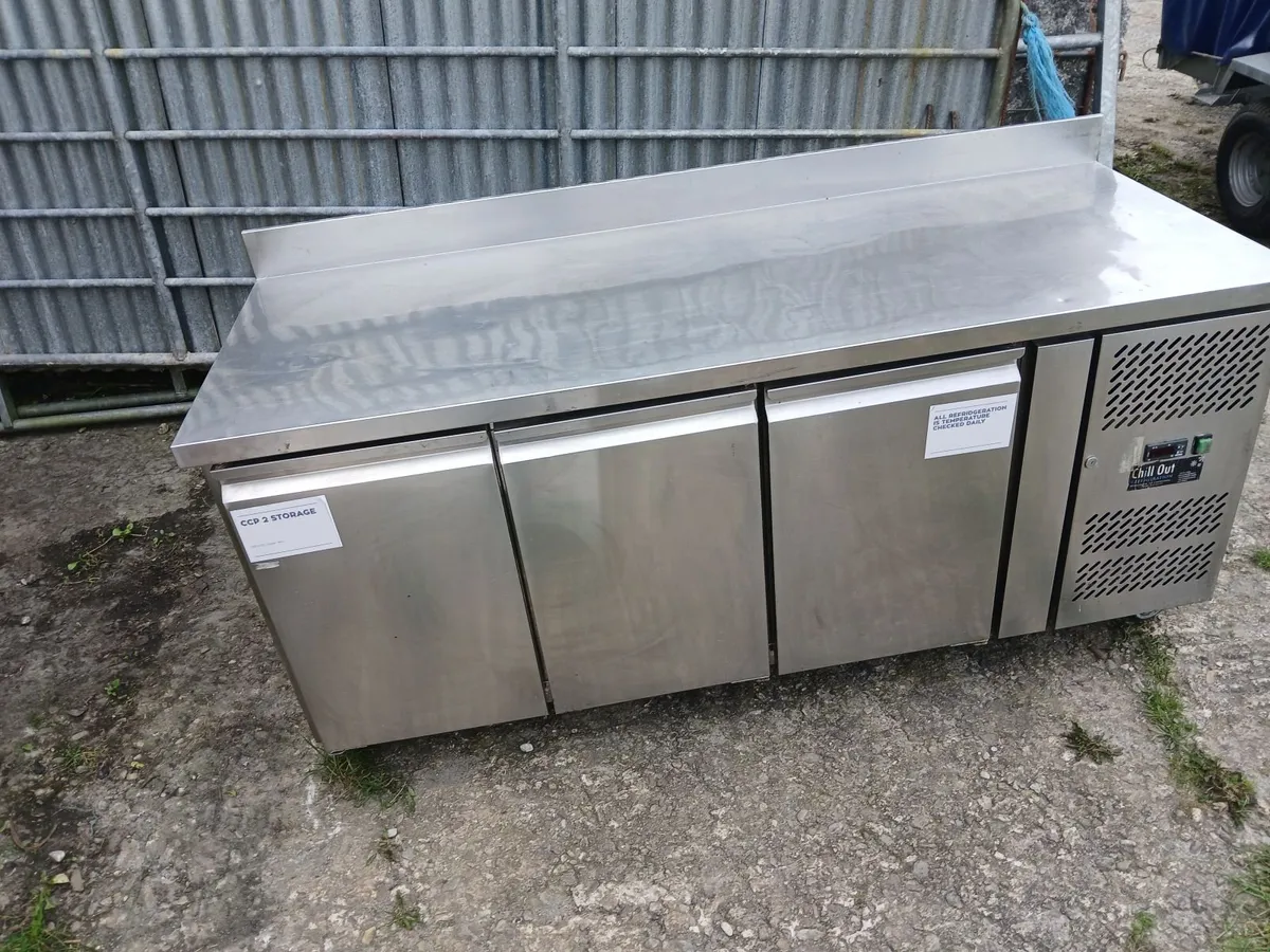 Staneless steel work cabbinet on wheels - Image 3