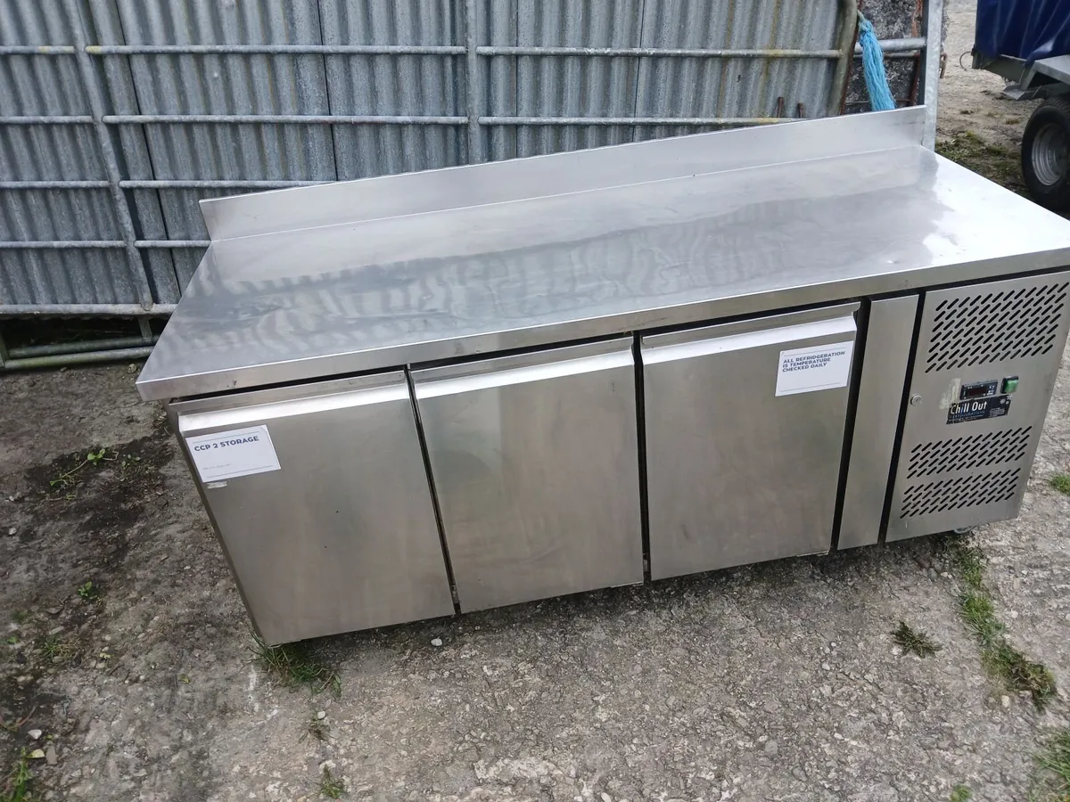 Staneless steel work cabbinet on wheels - Image 4