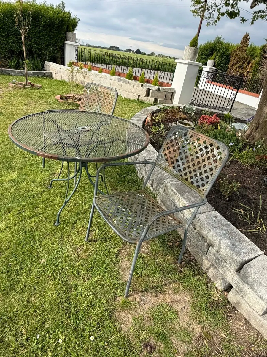 Garden table + chairs - Image 3