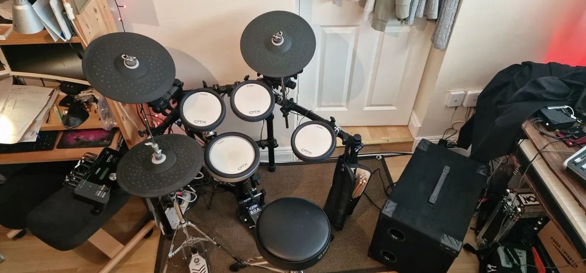 Yamaha DTX502 professional electronic Drum Kit - Image 1