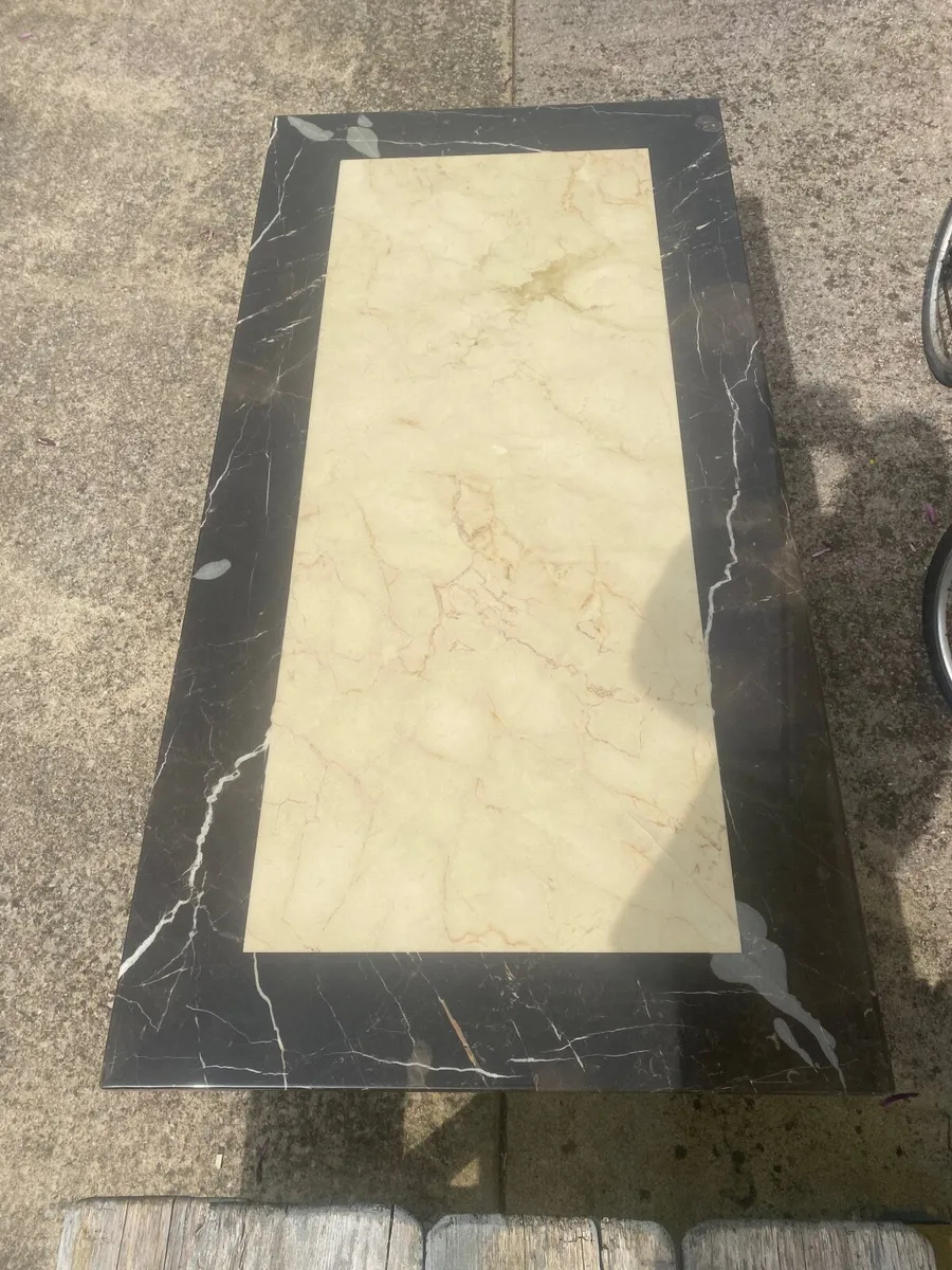 Dining table - Image 1