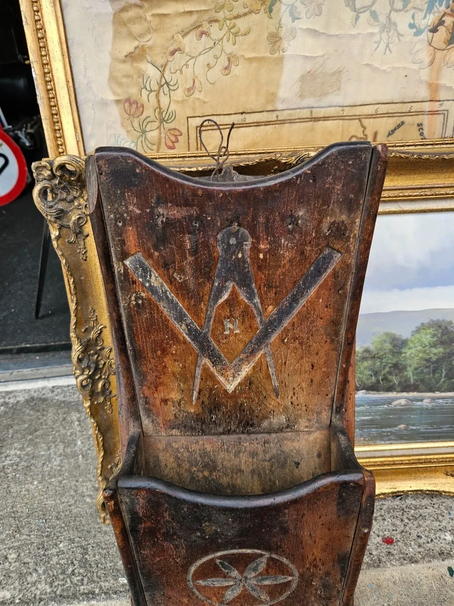 Vintage Freemasons Wall Bracket Shelf - Image 2