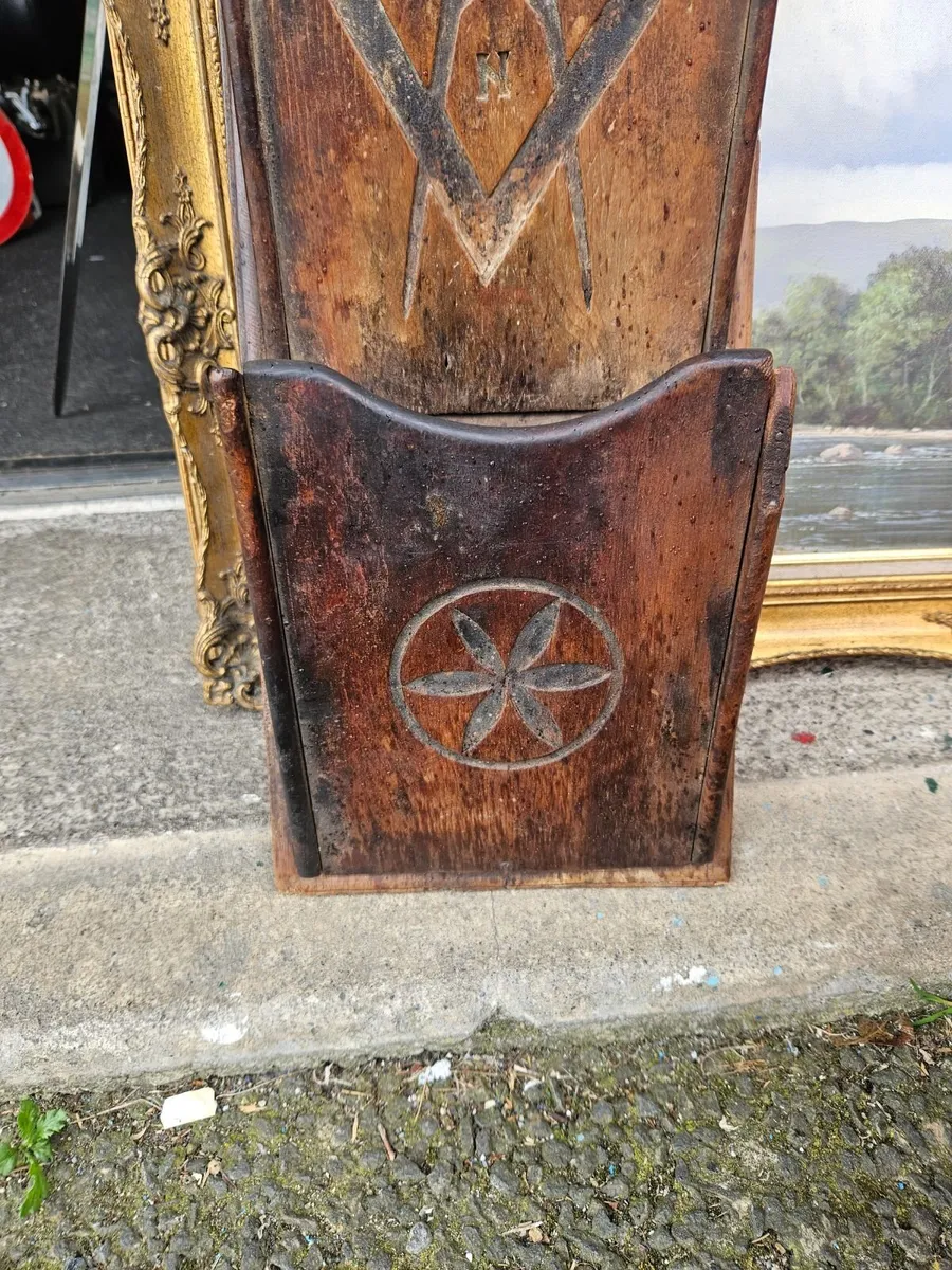 Vintage Freemasons Wall Bracket Shelf - Image 3