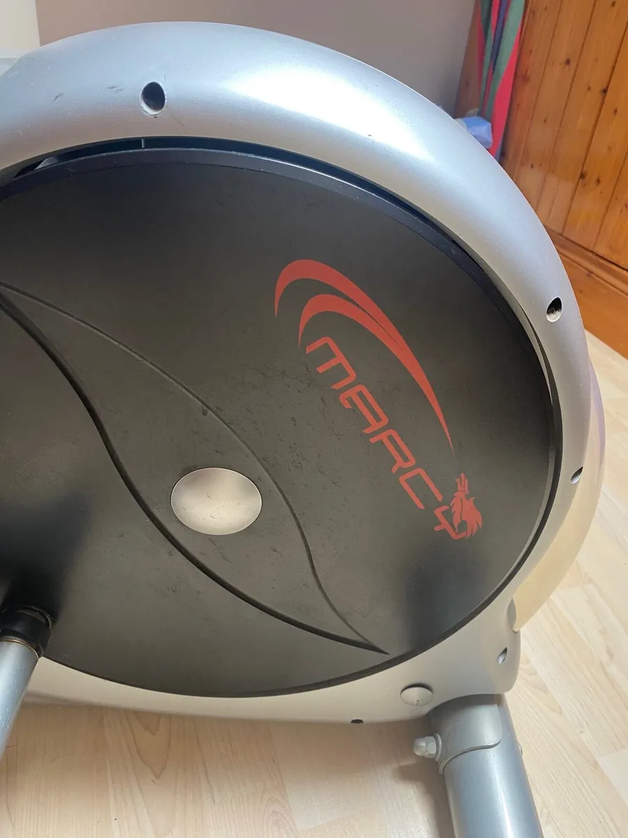 Cross trainer - Image 1