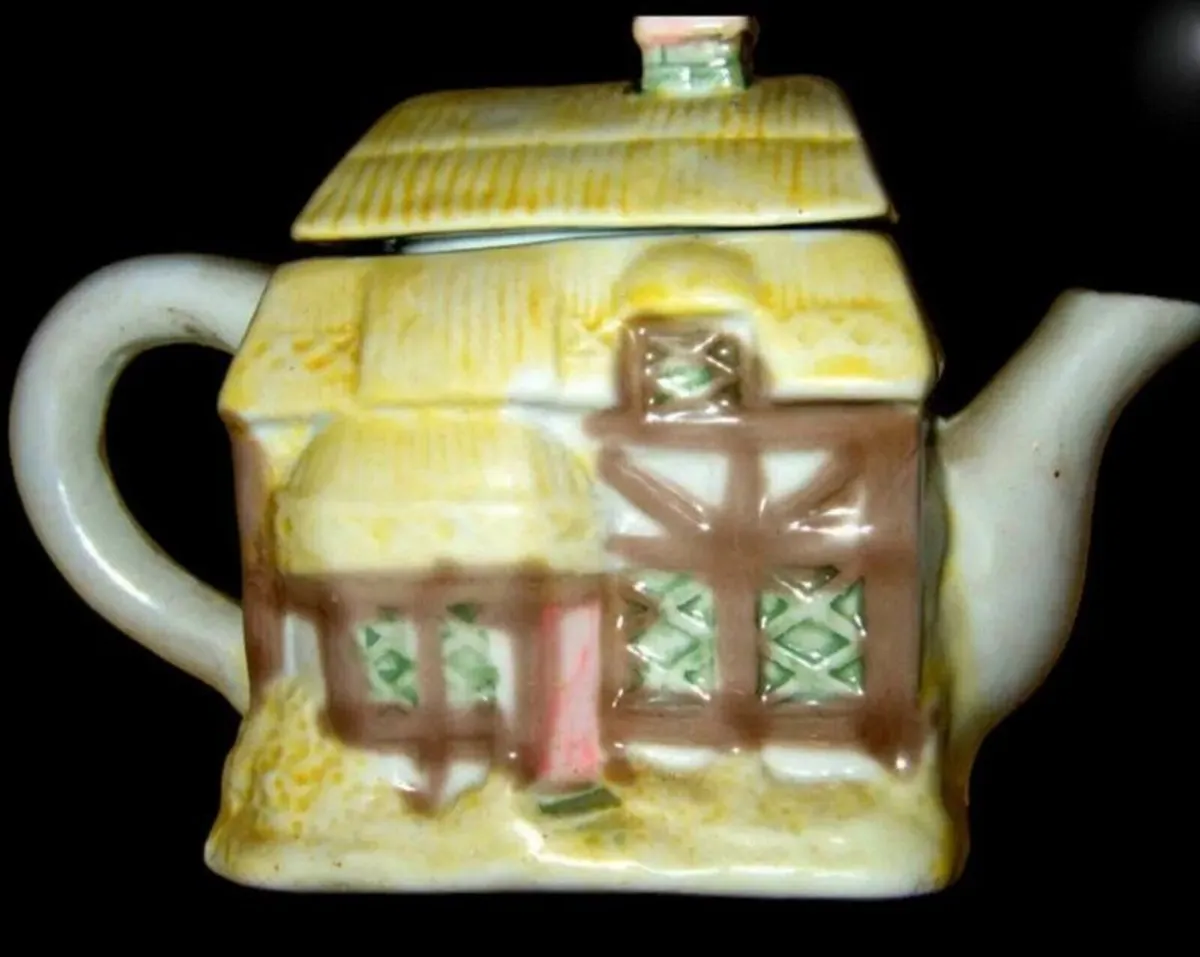 "The Cottages" Vintage Teapot Collection - Image 3