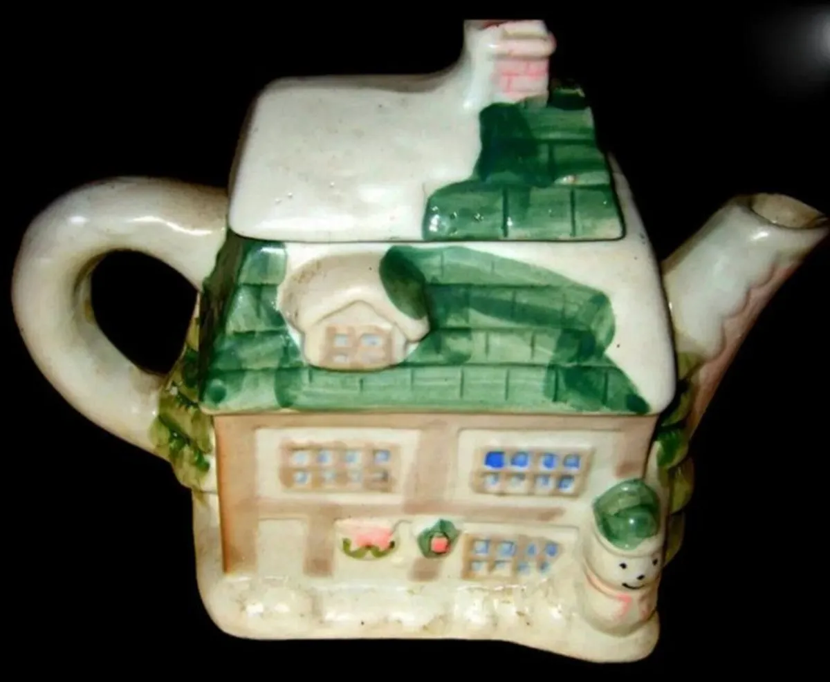 "The Cottages" Vintage Teapot Collection - Image 4