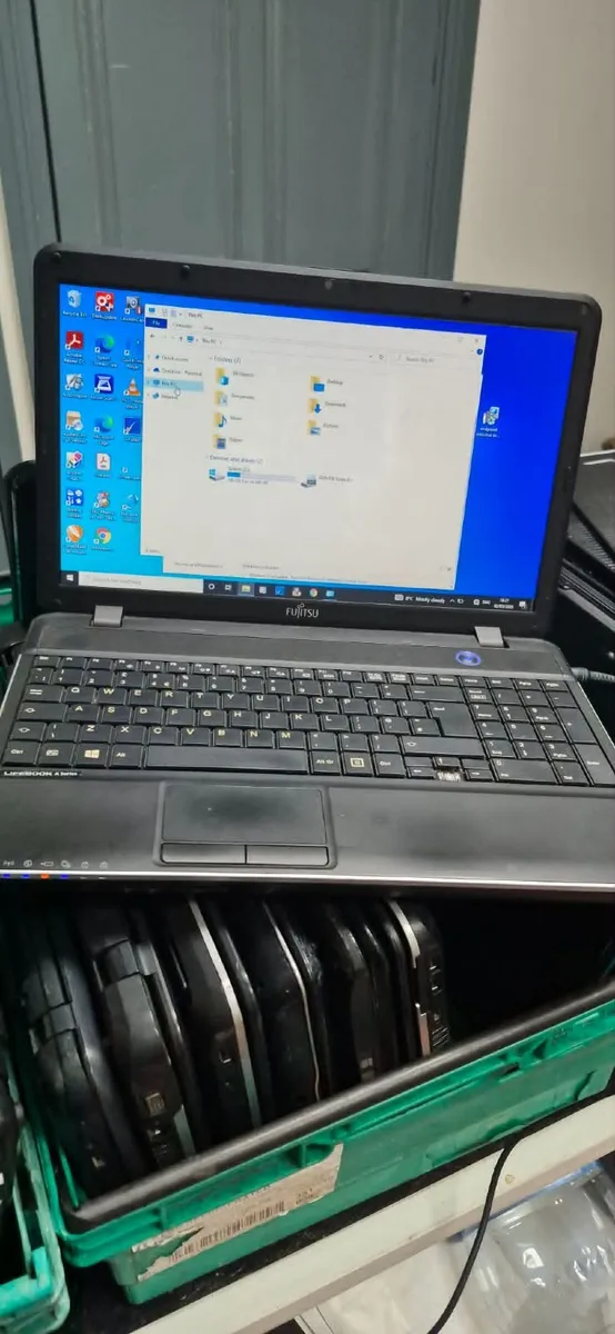 Fujitsu Siemens Lifebook A512 - Image 2
