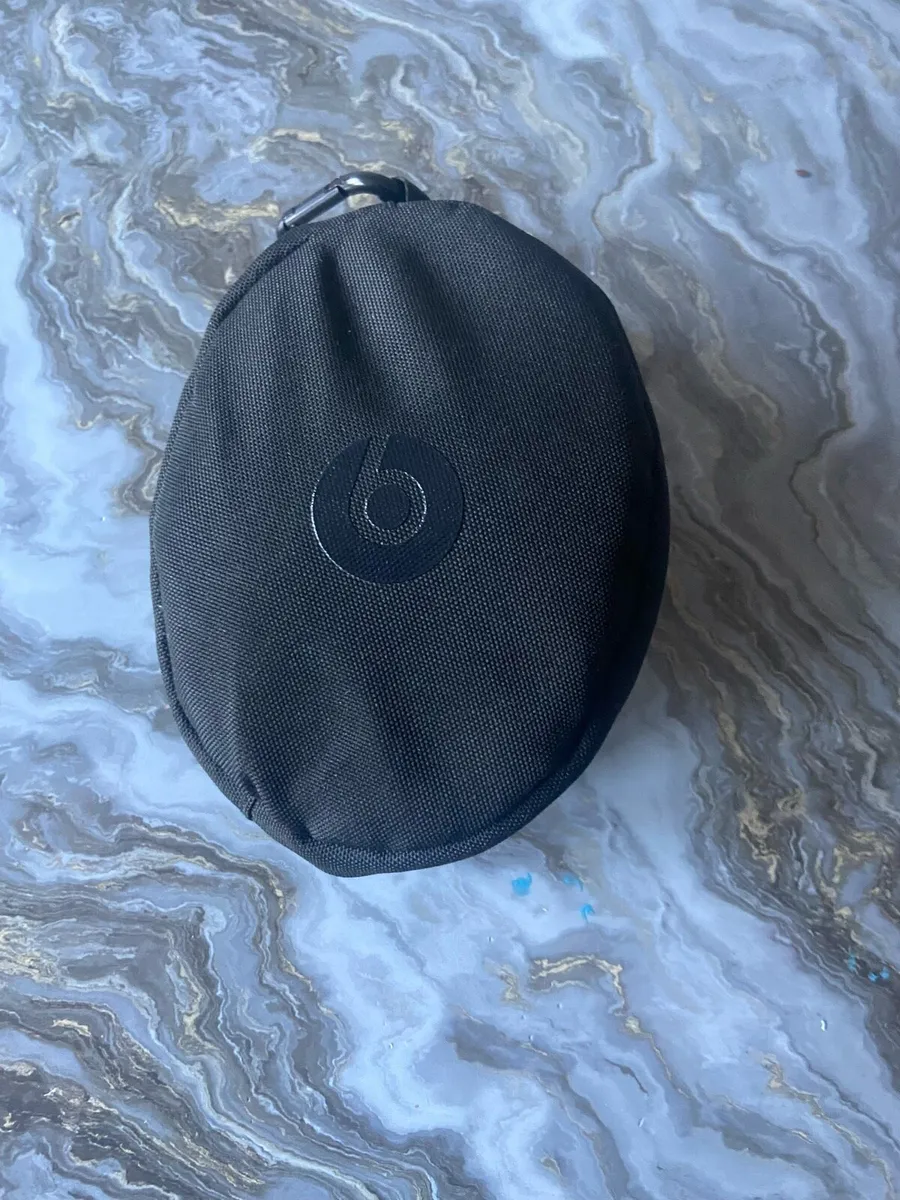Beats by Dre solo 3 on ear head phones - Image 1