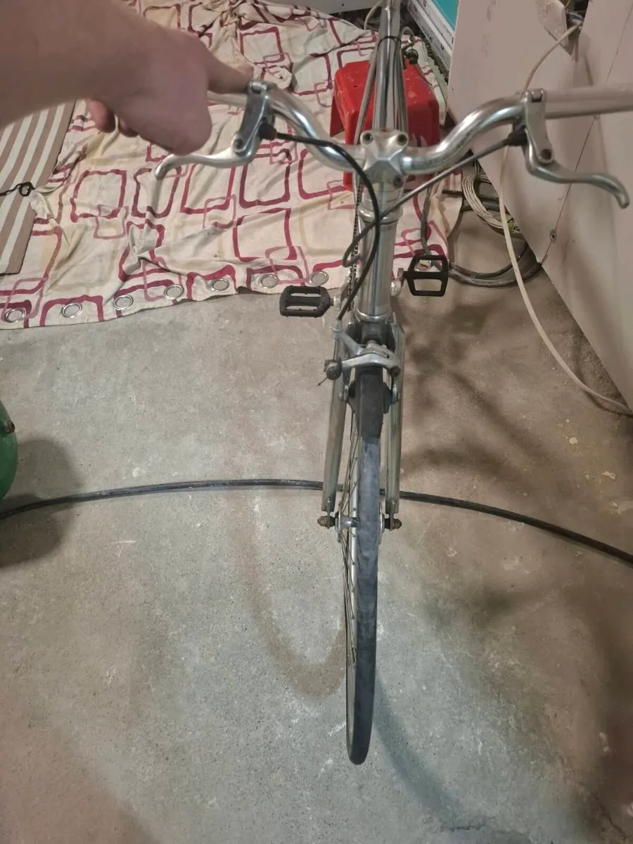 Vintage race bike - Image 4