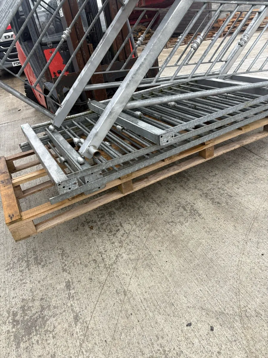 Steel stairs - Image 4