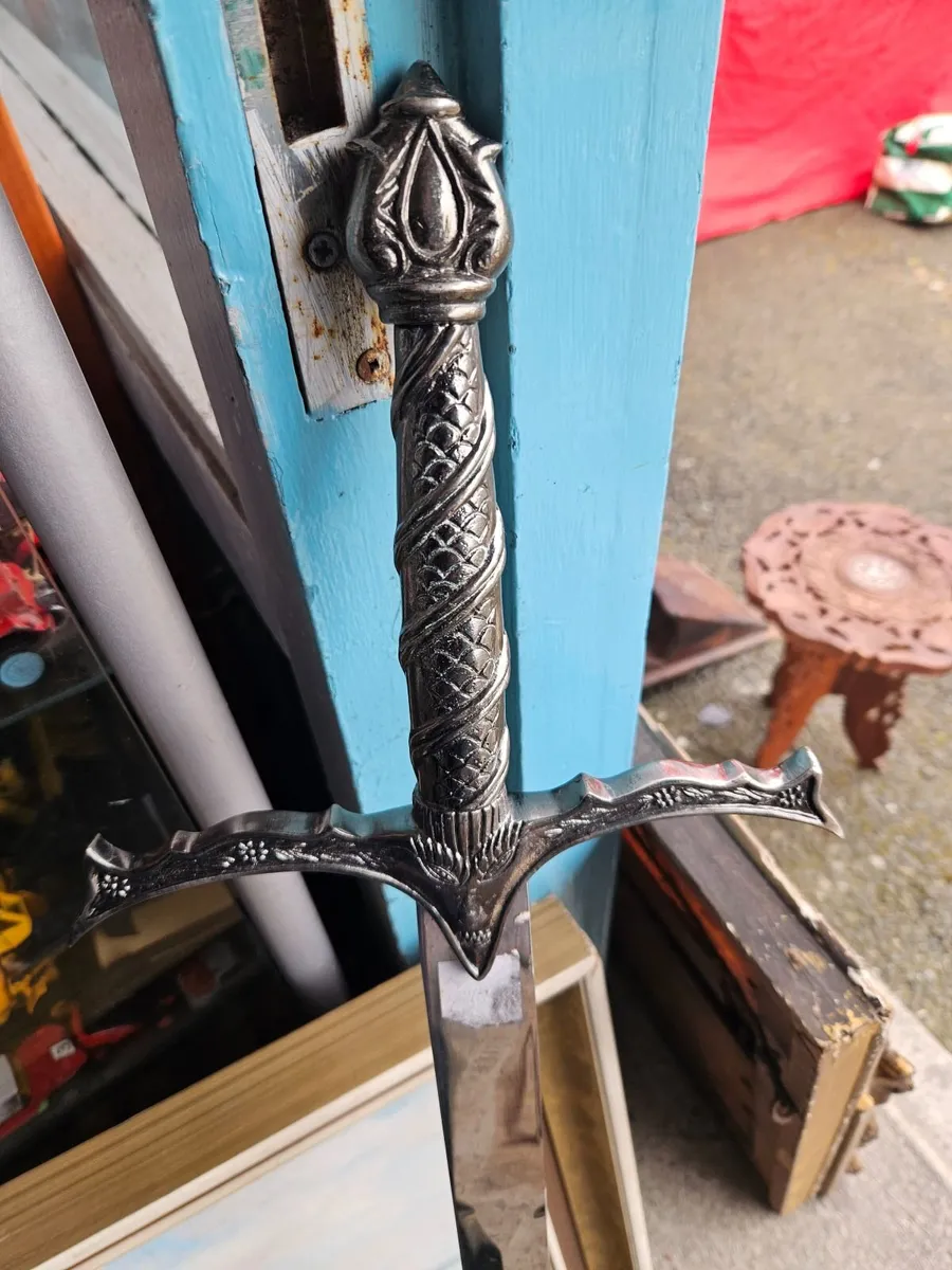 Lord of the Rings Game of Thrones Sword - Image 1