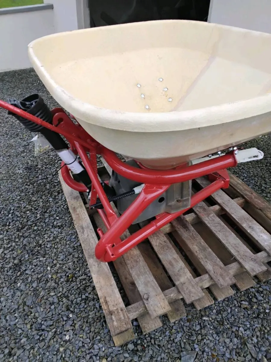 Vicon fertiliser sower - Image 2